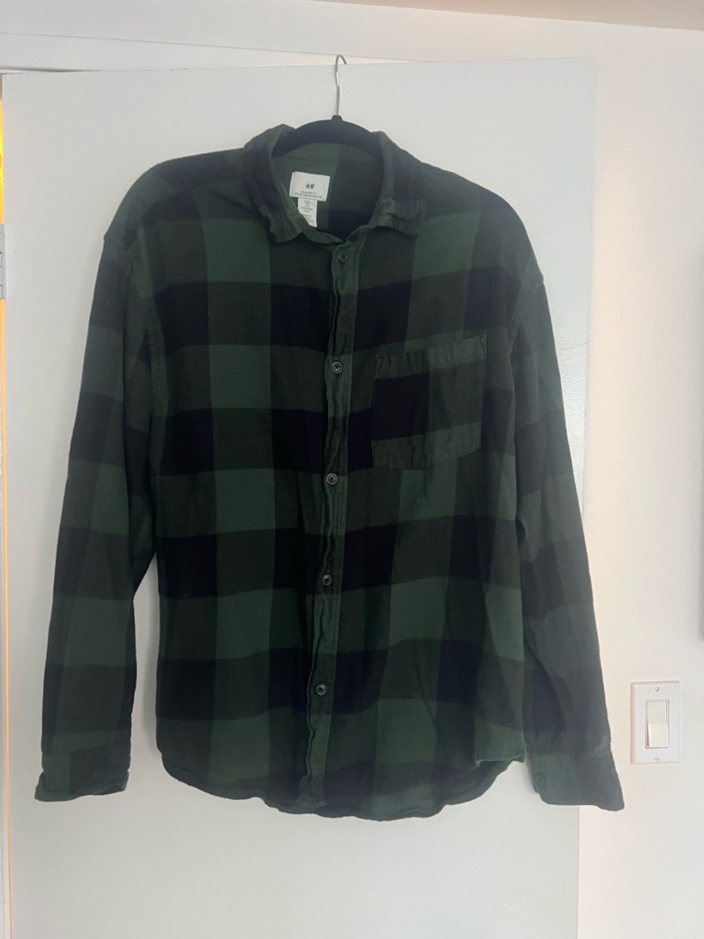 H&M Green and Black Plaid Button-Up Flannel Shirt